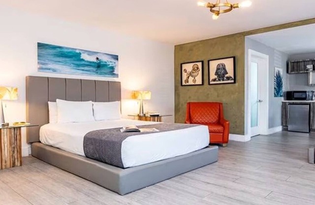 Perfect for Extended Stays! Spacious Unit w/Kitchen! Near Bal Harbor Beach!