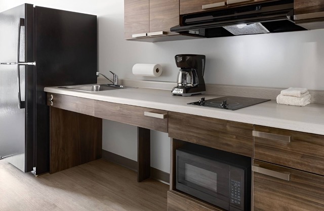 Perfect for Families – Room with Kitchen Near Boise Airport & Ford Idaho Center