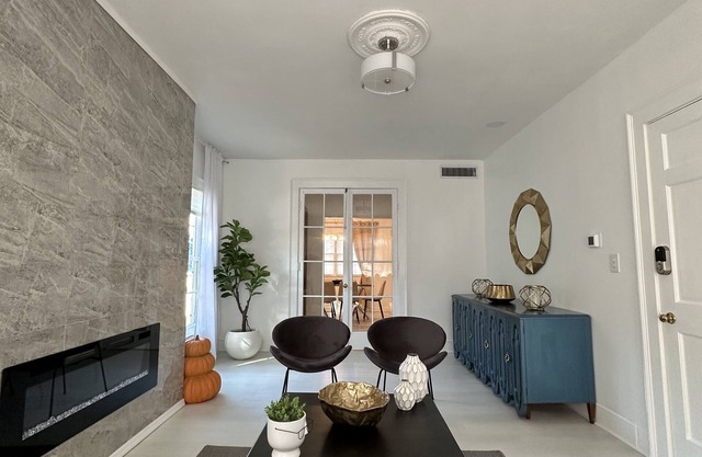Perfect for family/corporate, Strategic location, 2mi Yale, 2.8 mi Airport,