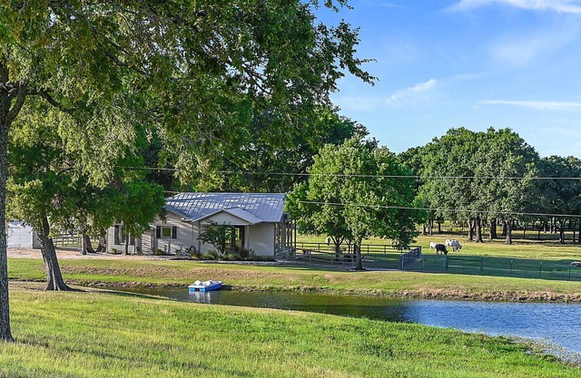Perfect for Game Day, Family Get Aways and Fishing. 15-20 Minutes to Kyle Field!