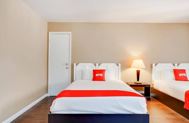 Perfect For Groups! 4 Spacious Units, Close to Ackley Park and Storm House