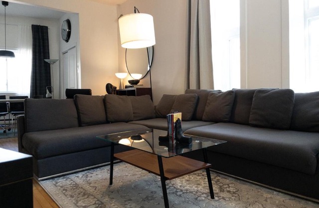 Perfect for Groups Big Livingroom 2 Backyard 3BR