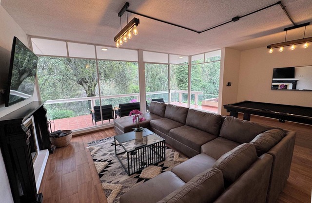 Perfect for Groups, Large Garden, Exclusive Suburb