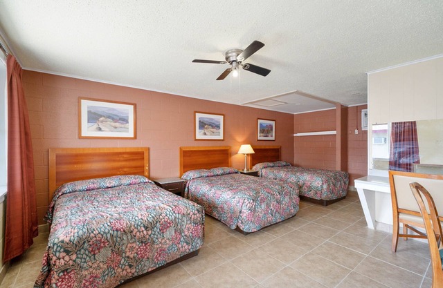 Perfect for Groups! Pet-friendly Property, Free Parking On-site!