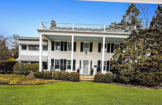 Perfect for large family gatherings. Wonderful beach house with pool - sleeps 12