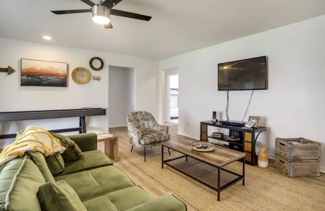 Perfect for Nurses or Vacation. 1.3 miles from the new Fort Bend Epicenter!!