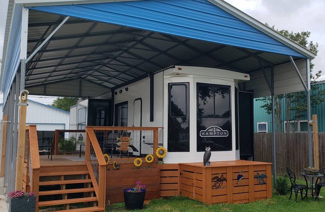 Perfect for vacation or romantic gateway!