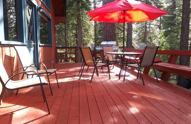 Perfekt für Ihren nächsten Kurzurlaub! Klassisches Tahoe Chalet - nah an allem!