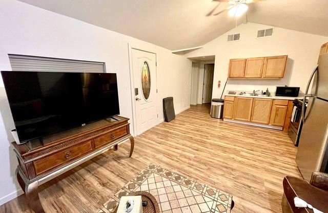 Perfect, fully furnished 1-bed condo