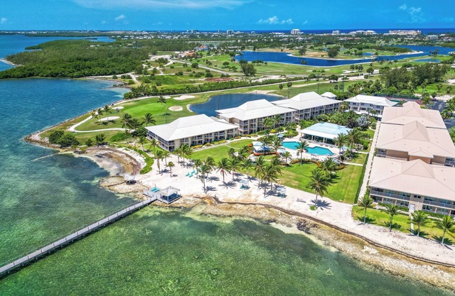 Perfect Getaway! 2 Island View Units, Outdoor Pool, Near Cayman Turtle Center!