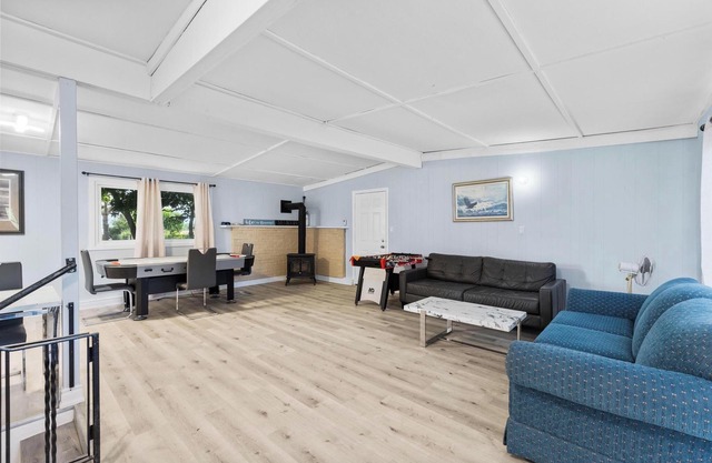 Newly renovated home close to Crystal & Nickle Beach - and Sherkston Shores