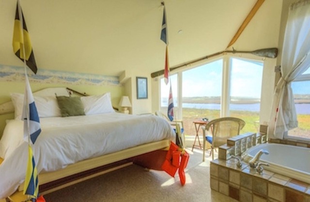 Perfect GetAway for Two, Sunset & Water View from Window