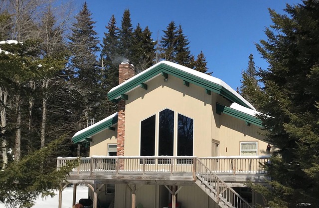 Perfect Getaway just minutes to Mt Snow plus a Hot Tub!