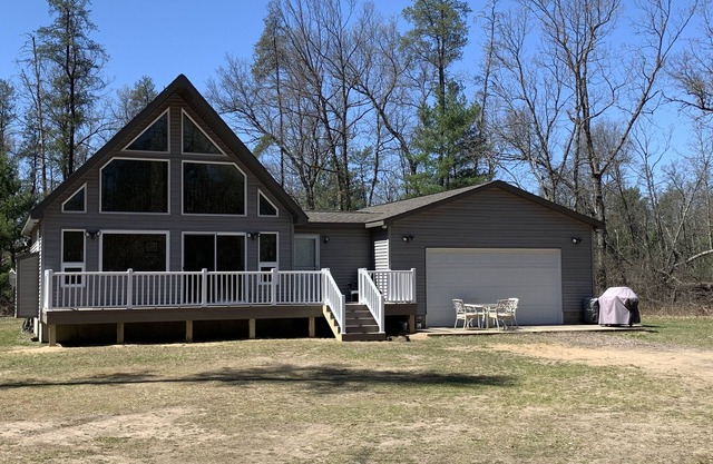 Perfect Getaway! Secluded Modern 3 Bedroom, 2 Bath Cabin on 12.5 Private Acres