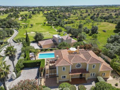 Perfect Golf & Beach Villa for 8 people