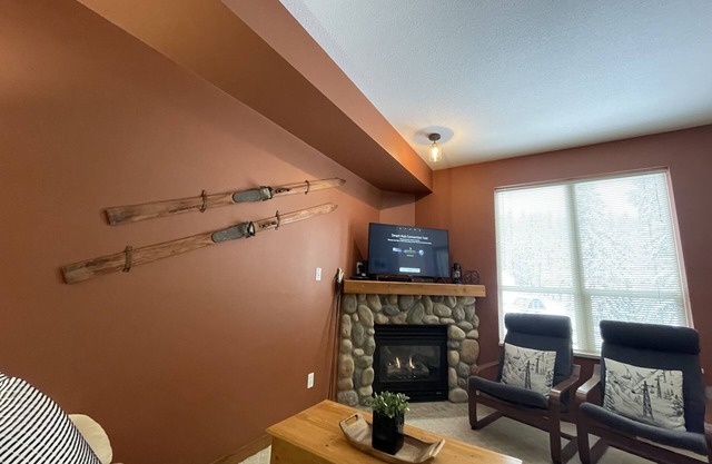Perfect Ground Floor Condo in Creekside - close to the village and trails
