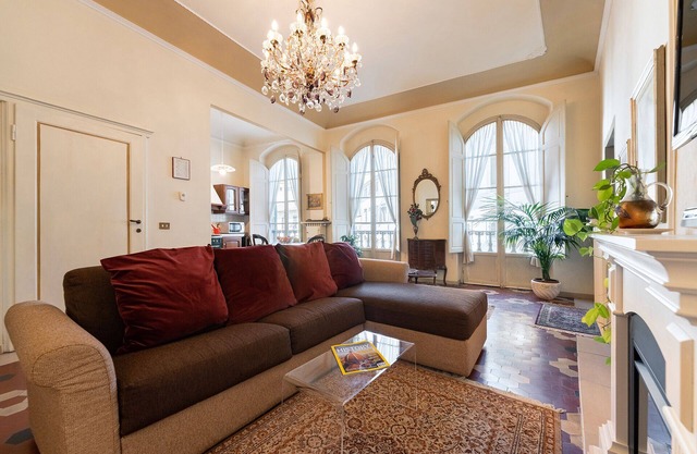 Perfect Heart of Florence-Super Upscale Location-Roomy-Washer-Elevator