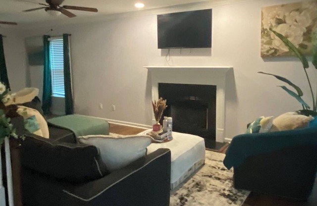 Perfect Home Away From Home! Convenience and Comfort Combined