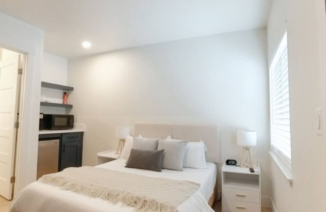 Perfect Home Base – Stylish Studio Near Lake CDA & Downtown Attractions