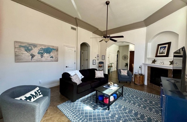 Perfect Home for Families-Dogs/Pool/Gated Community w/Security & Many Amenities!
