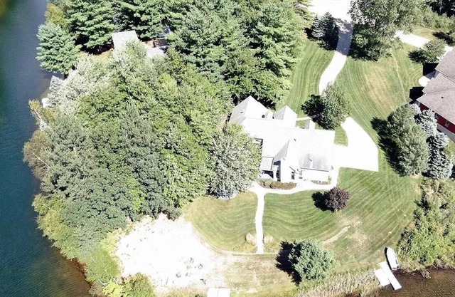 perfect home for your family lakehouse getaway