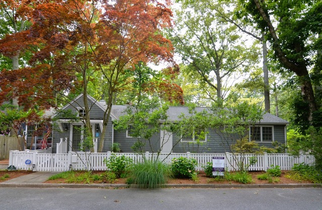 PERFECT IN "THE PINES"- Walk to Beach, Shops & Restaurants-134 Henlopen Ave