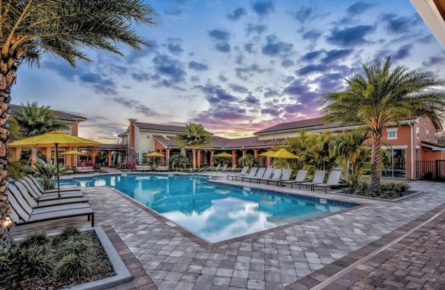 Perfect King Bed, Pet-Friendly, 15 Min to Disney