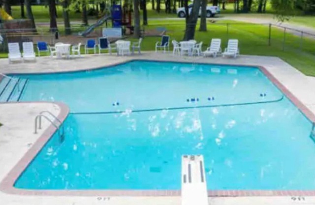 Perfect lake escape with friends and family - activities and easy lake access!