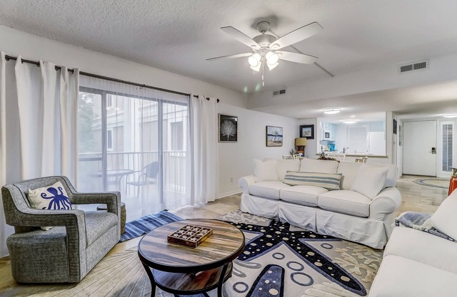PERFECT LOCATION! Updated Amelia Island Condo Only 4 Min Walk to Beach!