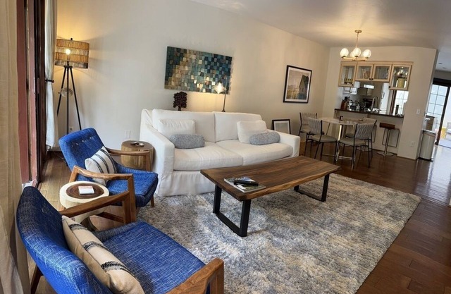 Perfect Location 2-bedroom townhome in beautiful La Jolla