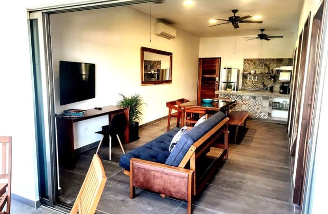 Perfect Location CLOSEBY Gym groceries restaurants & lush park 10min from beach