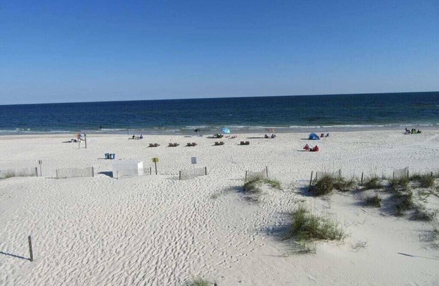 Cute Gulf Shores Condo Directamente En La Playa En Sunrise Village # 205 (Nueva Lista)