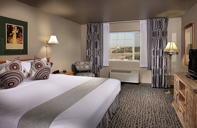 Perfect Location for Vacation! Gorgeous Room w/ Free Breakfast, Free Parking