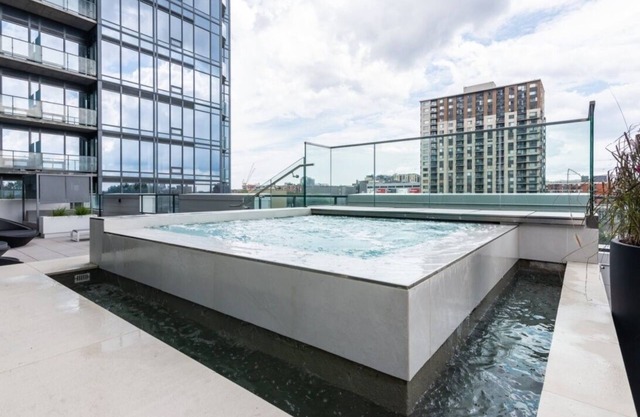 Perfect location - Swimming Pool & Jaccuzi & Sauna access!