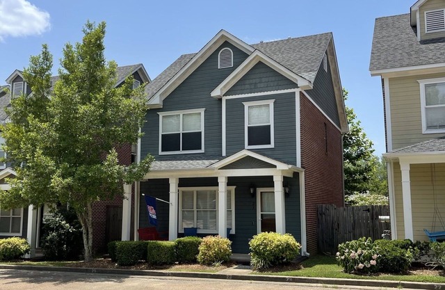 Perfect Location! Walkable to Historic Square and to Campus
