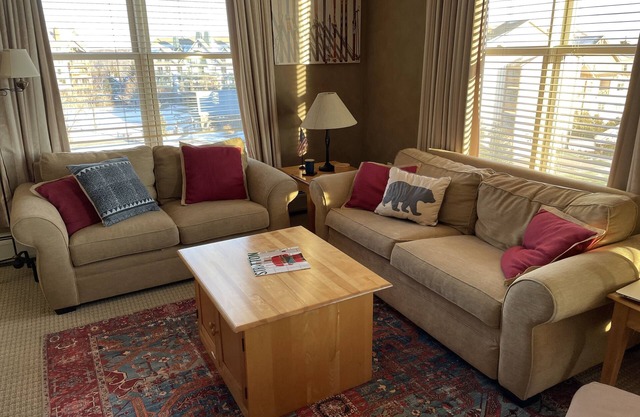 Perfect location! Walking distance to Stratton Village and Stratton Mountain!