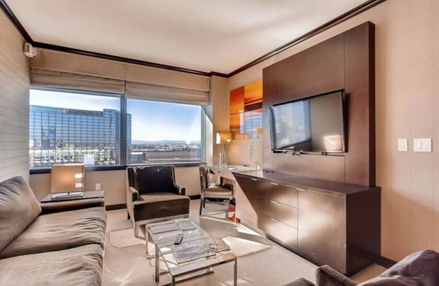 Perfect! Lux 1BR Suite at Vdara-15
