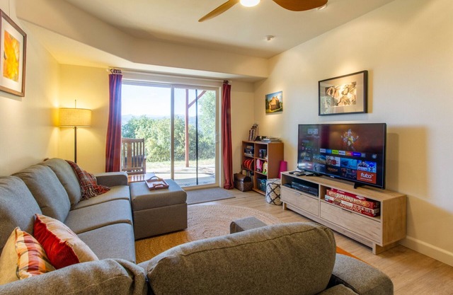 Perfect Mountain Getaway with mountain views and private patio