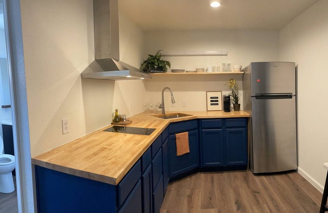 Perfect one bedroom one bath Casita in Central Yuma, has everything you need.