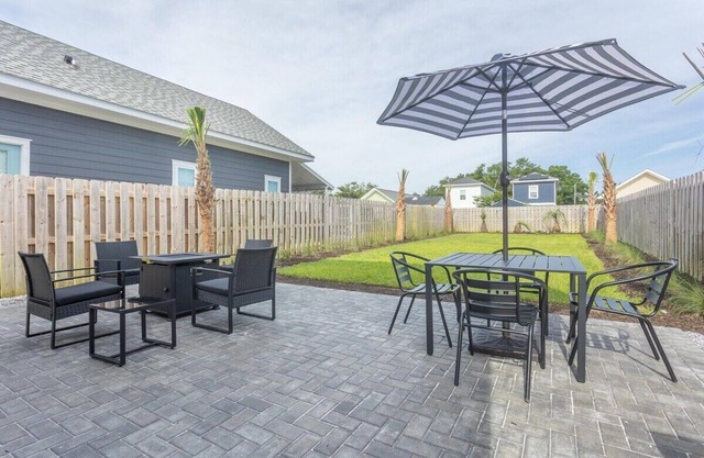 Perfect Pensacola Location & Private Yard