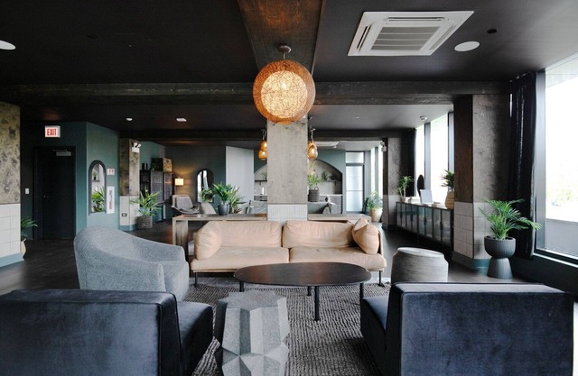 Perfect Pilsen Studio w/Pool & Lounge, nr L Green Line, by Bluegorund