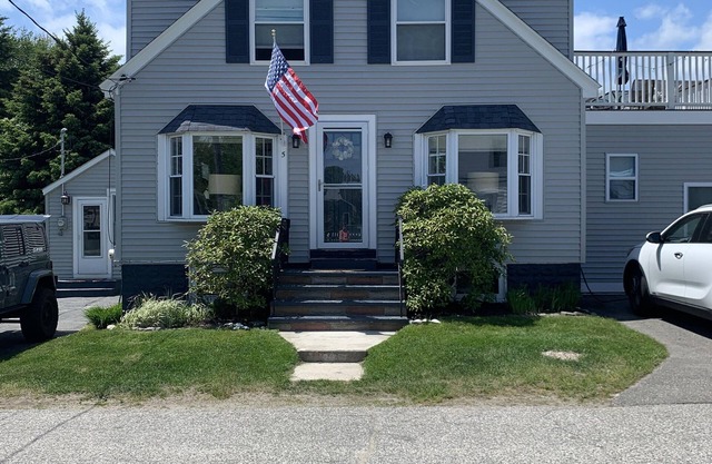 Perfect Pine Point beach house with rooftop deck and private yard!