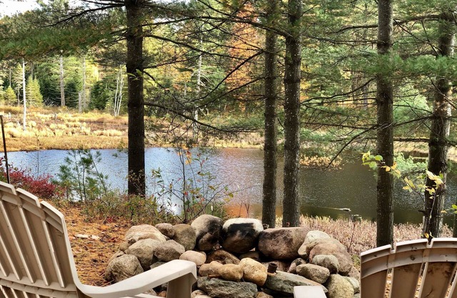 Perfect place to escape the human race! STONY LAKE HIDEOUT