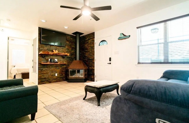 Perfect Private Getaway in Buchanan Lake Village!