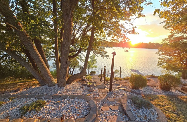Perfect retreat for a family summer getaway on the Alexandria chain of lakes!!