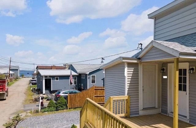 Perfect Saratoga Lake apartment! Central location for both racetrack and lake!