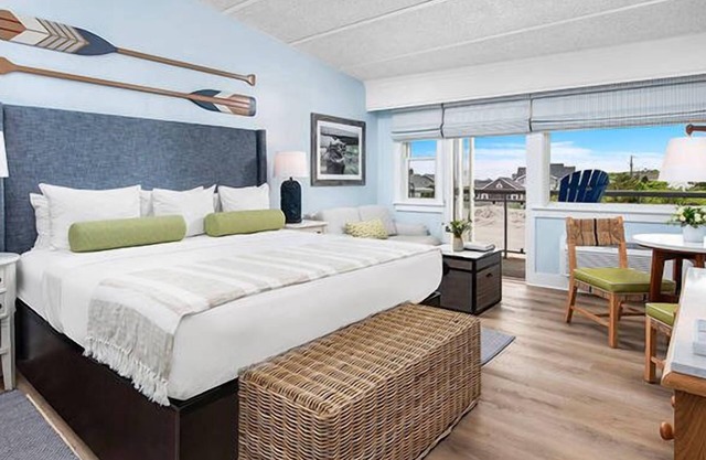 Perfect Spot for Soaking Up Some Sun & Sightseeing! Private Beach, Onsite Pools!