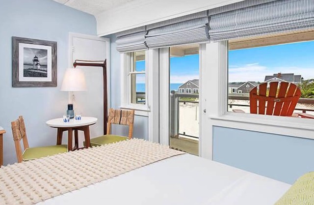 Perfect Spot for Soaking Up Some Sun! Private Beach, Onsite Pools and Parking!