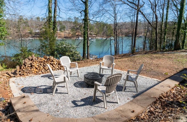 Perfect Summer get away! Charming 4 bedroom lake front home.