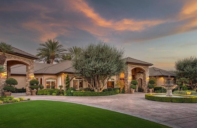 Large Villa with a Pool, Putting Green, and much more!